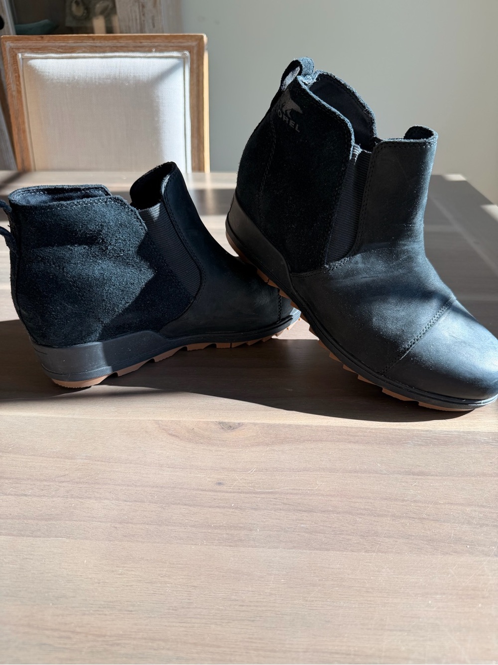 Sorel Women’s 10.5 Black Slip-On Chelsea Boots